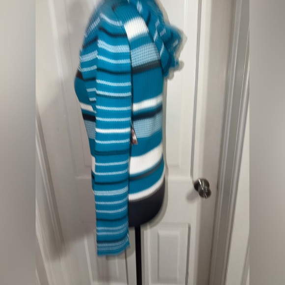 NWT Women’s juniors global ID XL shirt, Striped Teal and White Women's Sweater - Picture 5 of 7